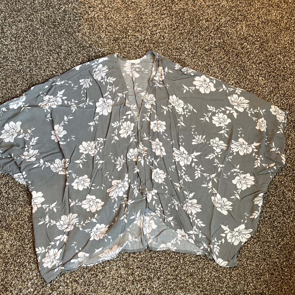 5/$22 floral kimono